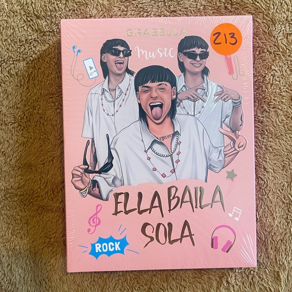 GIRABELLA - PESO PLUMA ELLA BAILA SOLA EYESHADOW PALETTE
